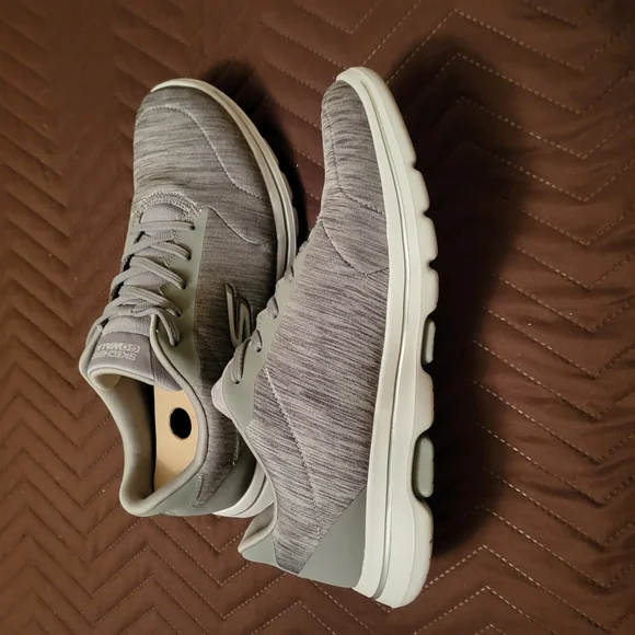 Skechers Gray Athletic Shoes - Picture 4 of 6